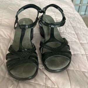 J-41 Adventure On NWOB Sandals size 8
